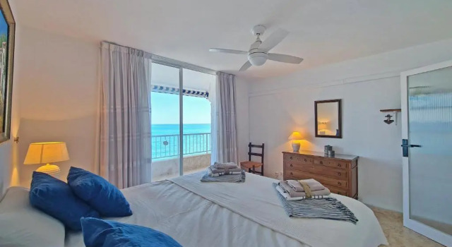 Апартаменты Beachside Apartment