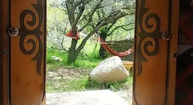 Turan Handmade Yurt with Heated Floors, Book Hotel Hoteller i Issyk-Kul Region med parkering, Parkering