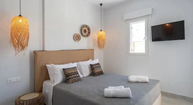 Двухместные апартаменты Deluxe с балконом и с видом на бассейн Drios Luxury Studios