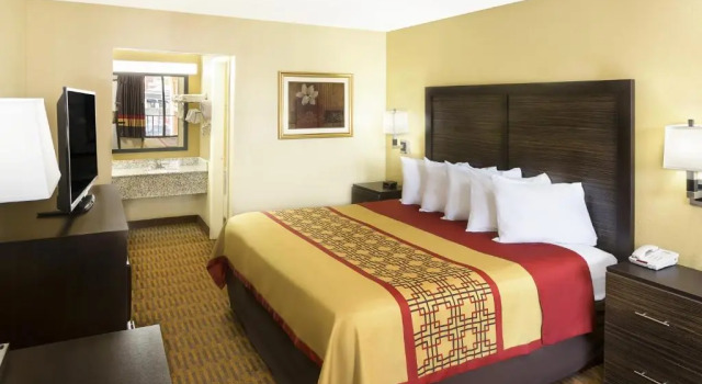 Номер Standard Days Inn by Wyndham Columbus-North Fort Moore