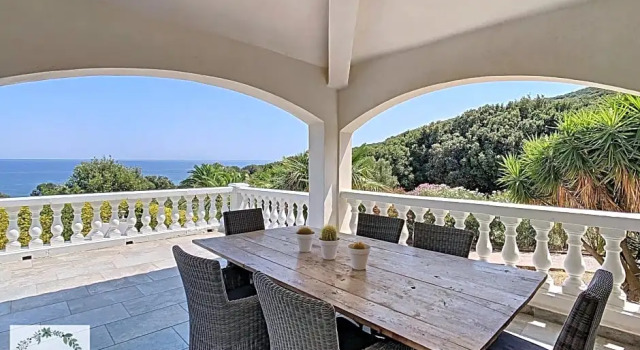 Seaview Villa Marlau, Varaa Villa  