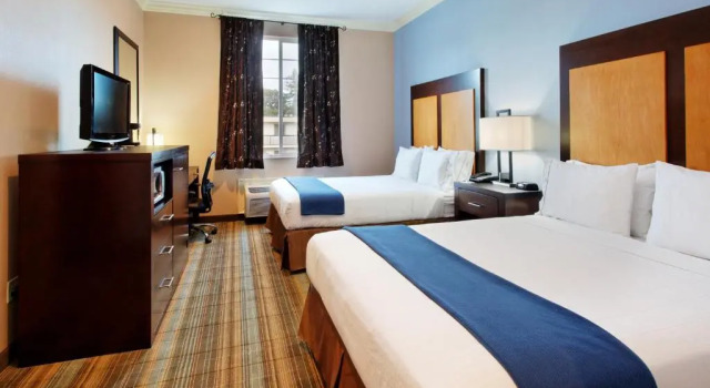Четырёхместный номер Standard Holiday Inn Express Benicia by IHG