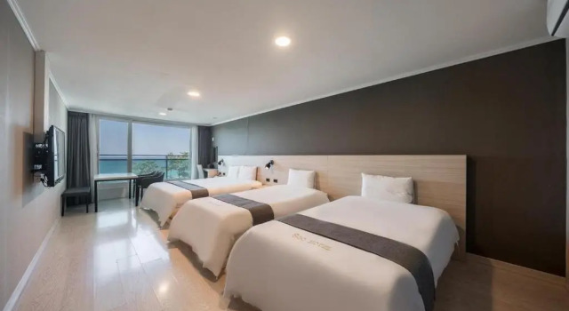 Четырёхместный номер Standard с видом на море Gyeongpo Soo Hotel