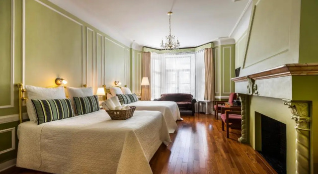 Четырёхместный номер Superior Hotel Chateau de lArgoat