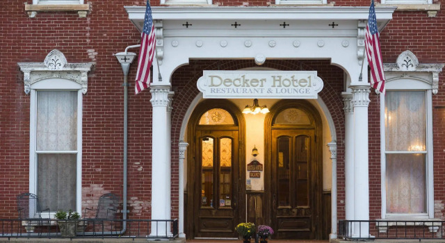 Decker Hotel & Bar, Buchen Sie Hotel Maquoketa Iowa