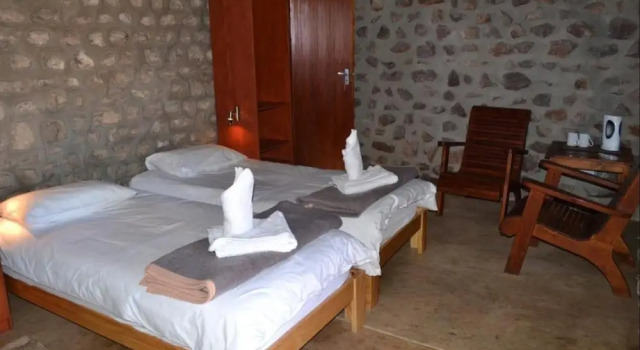 West Nest Lodge, Varaa Lomakoti Hotellit Kalahari Desert aamiaisella, Aamiainen