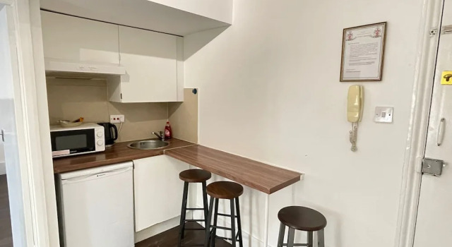 Captivating 1-bed Apartment in London, Varaa Huoneisto Asunnot kohteessa Merseyside, Huoneisto
