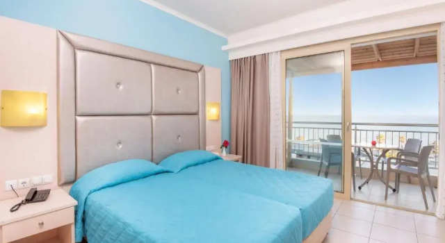 Семейный номер Standard с видом на море Grand Blue Beach Hotel