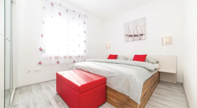 Awesome Home in Kastel Stari With Wifi and 3 Bedrooms, Rezerwuj Hotel Rudine Split-Dalmatia County