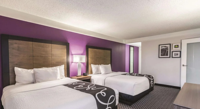 Люкс c 1 комнатой La Quinta by Wyndham Cincinnati Sharonville