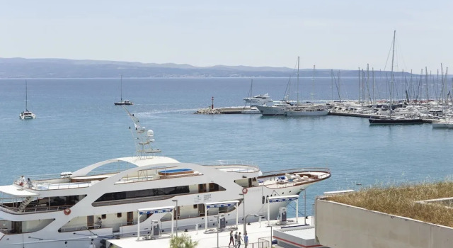 Modern Apartment with Sea-view at Split, Prenota Appartamento Splitska 
