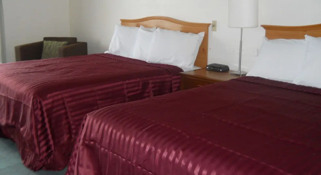 Четырёхместный номер Standard Oyster Bay Inn & Suites