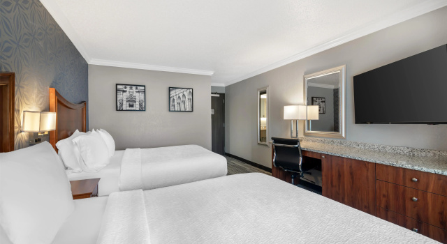 Четырёхместный номер Standard Best Western PLUS Franklin Square Inn