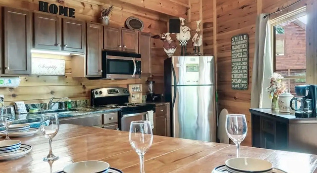 Коттедж Yurt I Game Room Hot Tub I Sleeps 8 I 2BR 2BA
