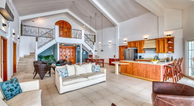 Номер Standard Пентхаус с 3 комнатами Tropical Suites Hotel
