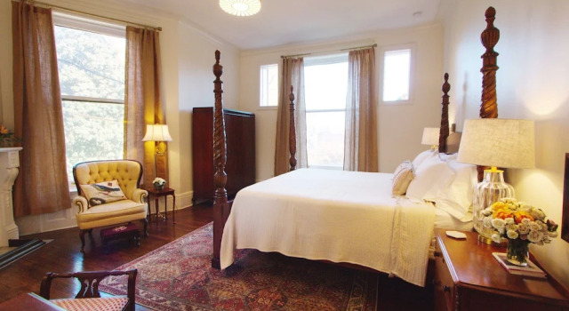 Люкс Superior с балконом Louisville Bourbon Inn