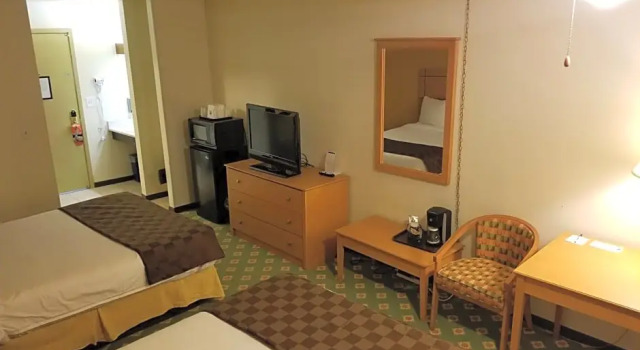 Четырёхместный номер Standard Americas Best Value Inn La Crosse