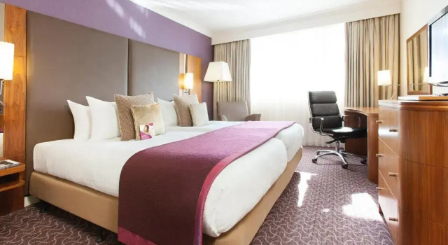 Двухместный номер Executive Village Hotel Reading