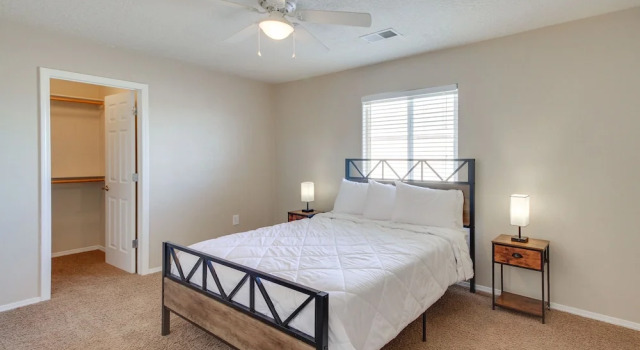 Chic New Mexico Retreat w/ Patio, Grill & Fire Pit, Buchen Sie Ferienhaus Los Lunas New Mexico