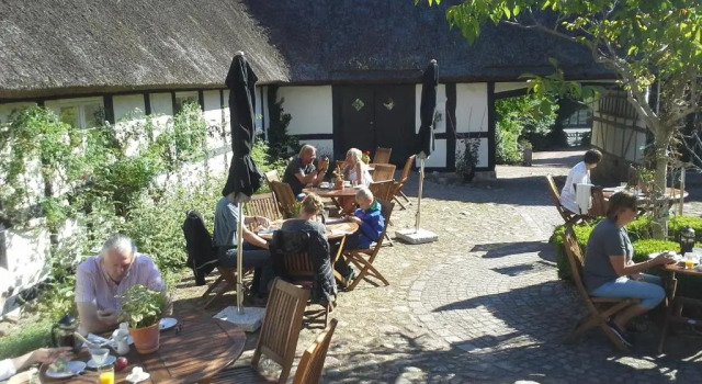 Killegården på Kivik, Book Hotel Kivik 