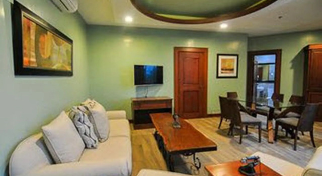 Paragon Hotel and Suites