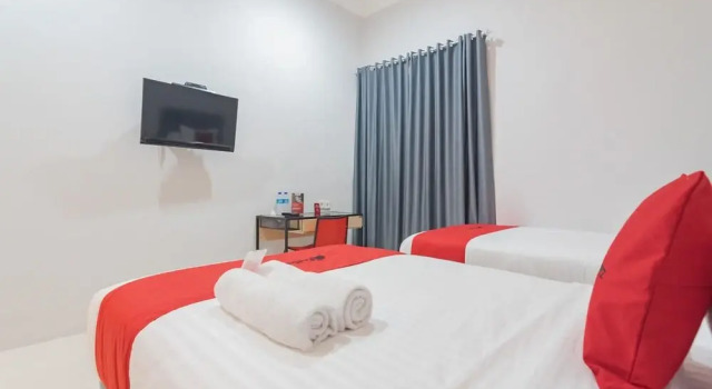 RedDoorz Plus near Siloam Hospital Balikpapan, Book Hotel Balikpapan 