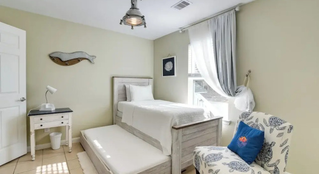 Galloping Seahorse Seabrook Home ~ 4 Mi to Nasa!