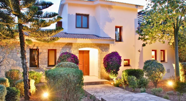 3 bedroom Villa Pera 12 with 10x5m private pool, within walking distance to resort village square, resort facilities, Aphrodite Hills