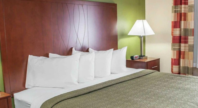 Люкс c 1 комнатой Quality Inn & Suites South Bend Airport