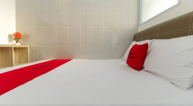 RedDoorz near Nagoya Hill, Prenota Hotel Nagoya Batam
