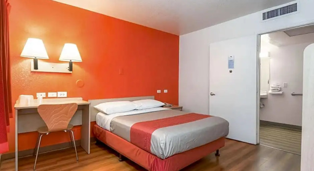 Номер Standard Motel 6-Corona, CA