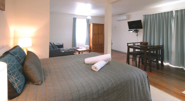 Семейный номер Standard с балконом Riverview Boutique Motel