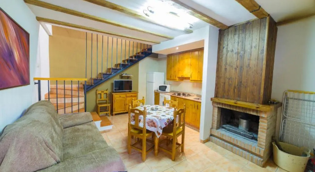 Casas Rurales Olmeda, Забронировать Отель Отели Алькала-дель-Хукар с парковкой, рядом с Церковь Св. Андреса, Парковка