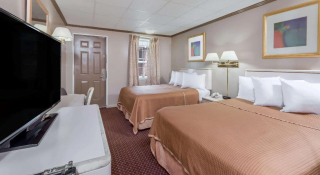 Четырёхместный номер Standard Travelodge by Wyndham Hershey
