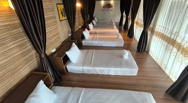 Кровать в общем номере Lotus Hostel Beach Koh Tao