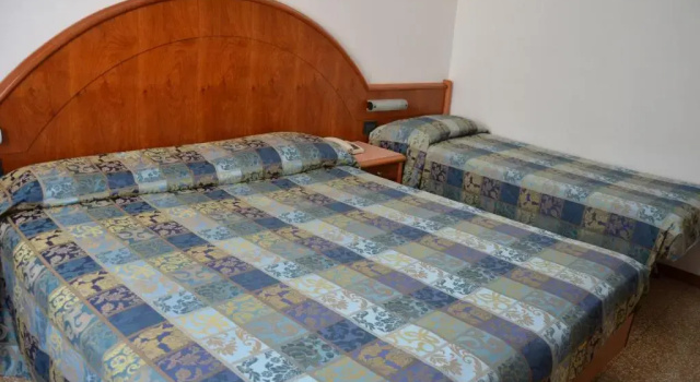 Трёхместный номер Standard с балконом Hotel Lorenzo