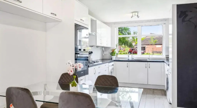 NIKSA Serviced Accommodation - 3 bedroom house, Забронировать Отель Уэлин-Гарден-Сити Хартфордшир