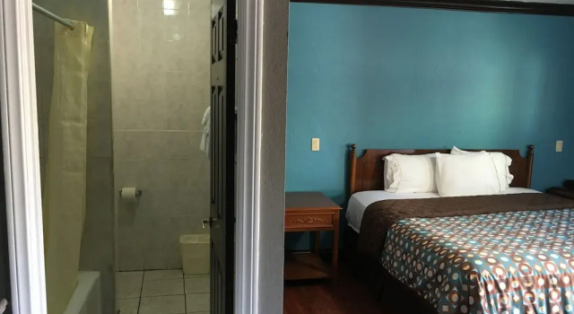 Номер Comfort Eagle Inn Motel