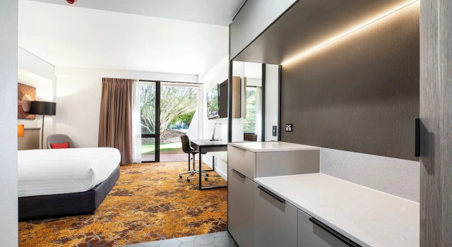 Двухместный номер Standard с балконом Crowne Plaza Alice Springs Lasseters by IHG