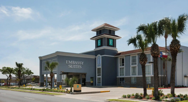 Двухместный номер Standard c 1 комнатой Embassy Suites Corpus Christi