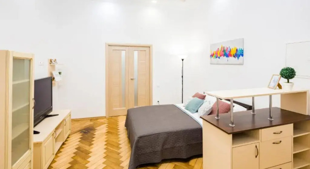 Bright and cozy apart with balcony, Забронировать Отель Отели Львова с парковкой, рядом с Львовская галерея Зелена канапа, Парковка