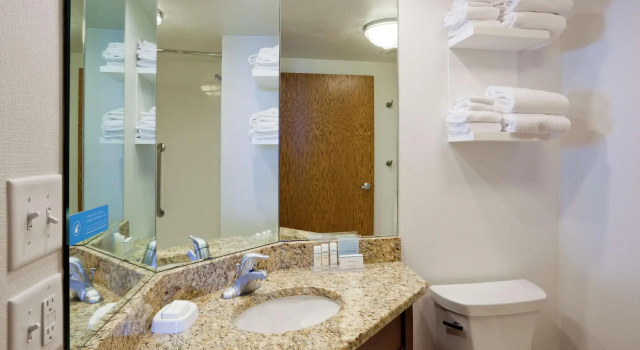 Двухместный номер Standard с видом на город Hampton Inn Duluth-Canal Park