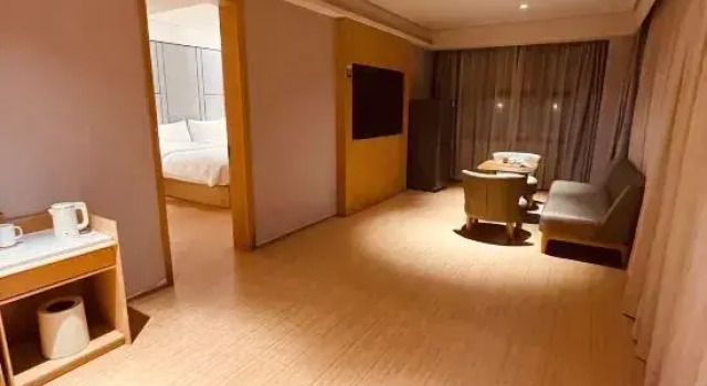 Люкс Deluxe Ji Hotel (Tongliao City Government)