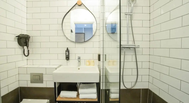 Четырёхместный люкс Standard Ibis Tours Centre Giraudeau