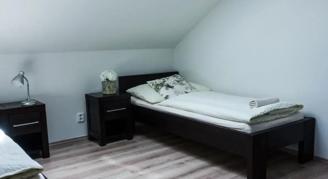 Penzion U Výra, Rezerwuj Hotel Hotele w Central Bohemia z parkingiem, Parking