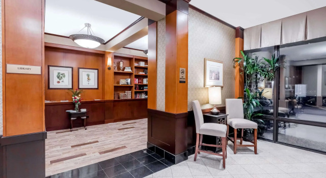 Clarion Hotel and Suites, Prenota Hotel Mount Laurel Philadelphia Metropolitan Area