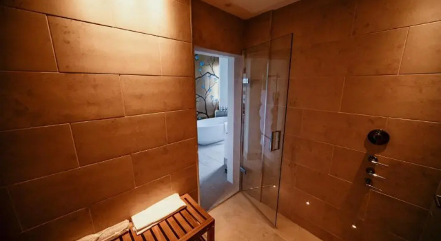 Номер Prestige The George Hotel and Beach Club