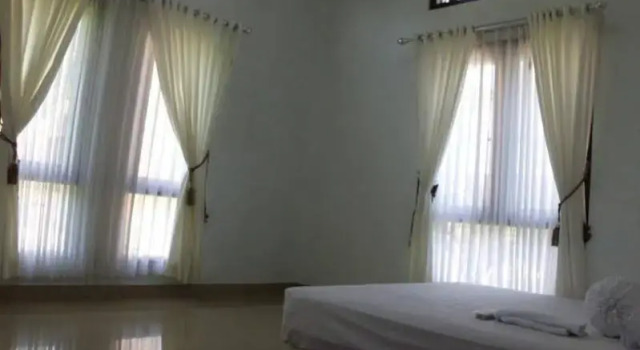 Villa Tropis, Rezerwuj Willa Sleman Yogyakarta Province