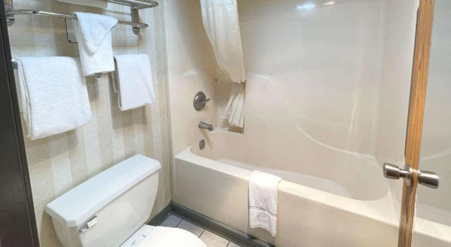 Четырёхместный люкс c 1 комнатой Quality Inn & Suites Gibsonia - Pittsburgh North