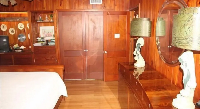 Коттедж Ocean front Vacation Home with a large screened-in Patio by RedAwning
